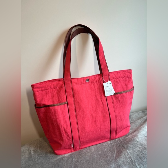 Lululemon Daily Multi-pocket Tote Bag 20L Glaze Pink/Ancient copper piping NWT - Picture 4 of 9